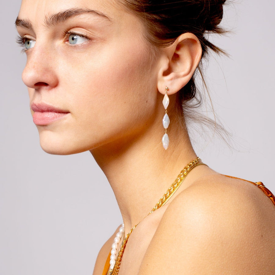 bridal Thyra pearl earrings