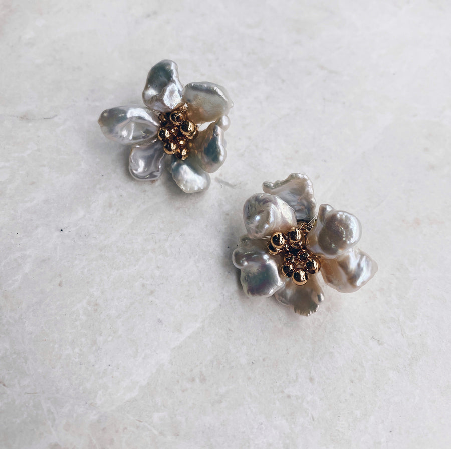 Remi Fleur Pearl Stud Earrings